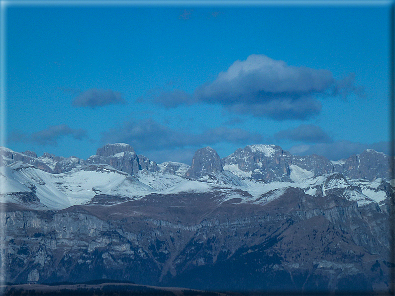 foto Salita dal Monte Tomba a Cima Grappa